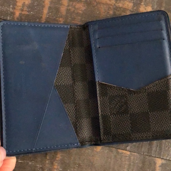 Louis Vuitton - Picture 2 of 3